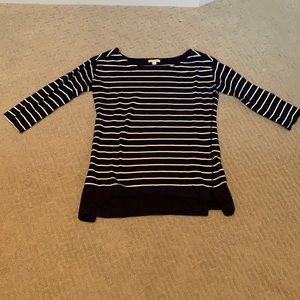 Gap Maternity 3/4 sleeve navy and white tee size S
